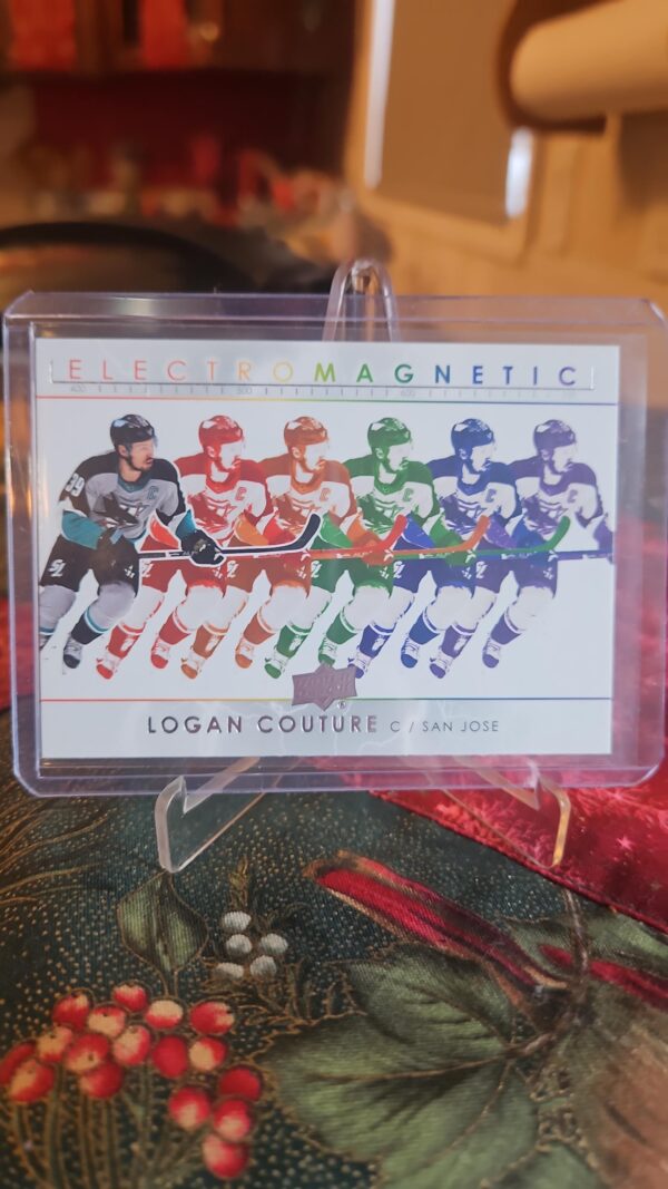2021-22 Upper Deck Series 1 Electro Magnetic Logan Couture #EM-28