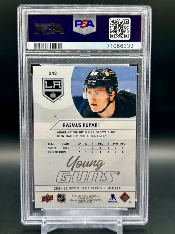 2022-23 Upper deck Young Guns Rasmus Kupari #242 Psa8 - Image 2