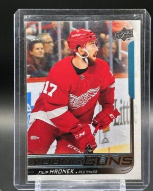 2018-19 Upper Deck Young Guns Series 1 Filip Hronek #214