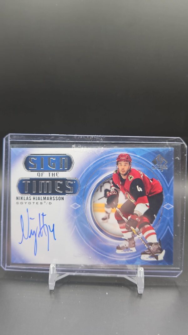 2020-21 SP Authentic Sign of the Times Niklas Hjalmarsson #SOTT-NH Auto