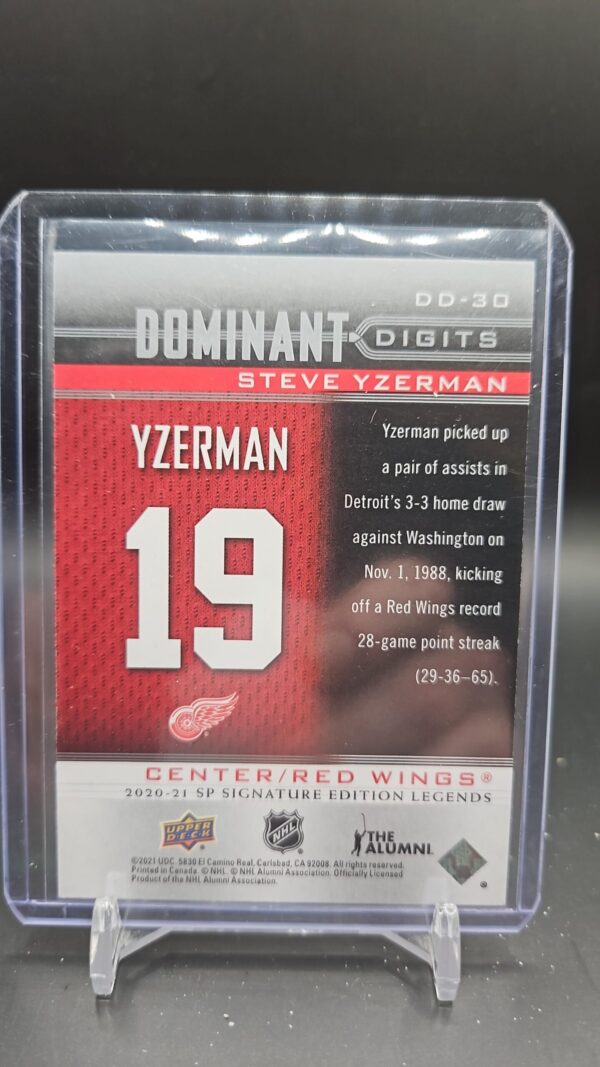 2020 ud Signature Edition Legends Dominant Digits Steve Yzerman - Image 2