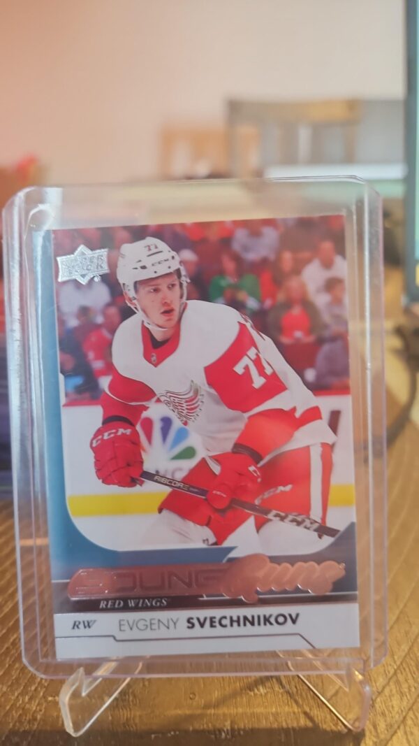 2017-18 Upper Deck Series 1 Evgeny Svechnikov Young Guns #224 Detroit Red Wings