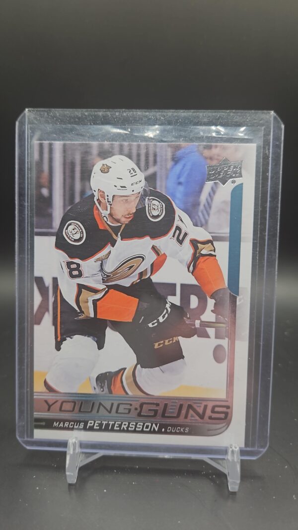 2018/19 UPPER DECK SERIES 1 MARCUS PETTERSSON YOUNG GUNS #229