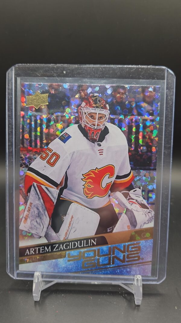 2020-21 Upper Deck Series 1 Young Guns speckled rainbow foil Artem Zagidulin Rookie #244 Calgary