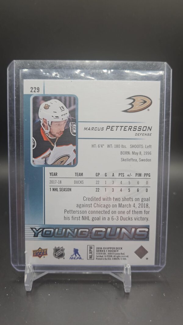 2018/19 UPPER DECK SERIES 1 MARCUS PETTERSSON YOUNG GUNS #229 - Image 3