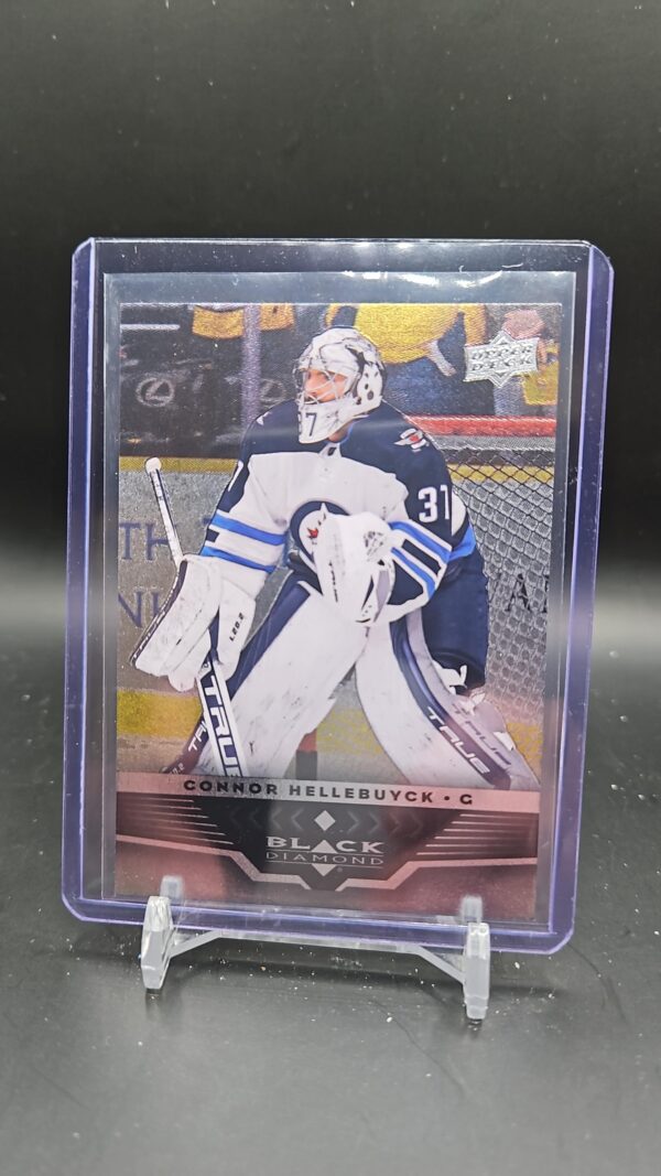 2021-22 Upper Deck '05-06 Black Diamond Retro #BD6 Connor Hellebuyck