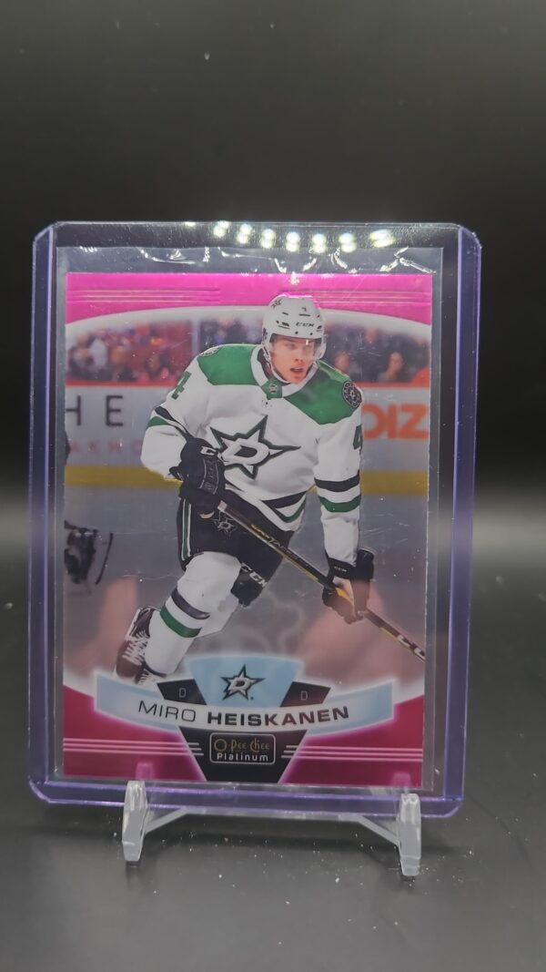 2019-20 O-Pee-Chee Platinum Matte Pink Miro Heiskanen #31