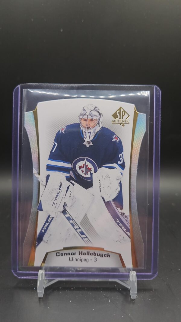 2021-22 Upper Deck Sp Authentic Die-Cut Connor Hellebuyck #DC-13