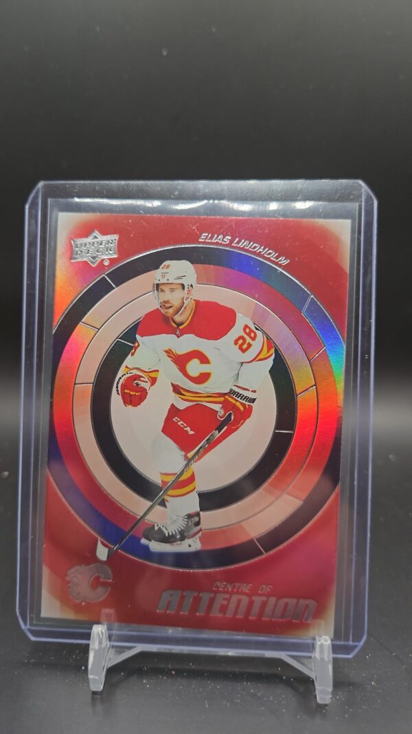 2022-23 Upper Deck Series 1 Centre of Attention #CA-8 Elias Lindholm Calgary