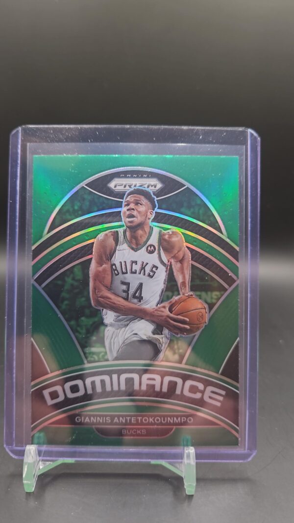 2022-23 Panini Prizm Dominance Green Prizm Giannis Antetokounmpo #21