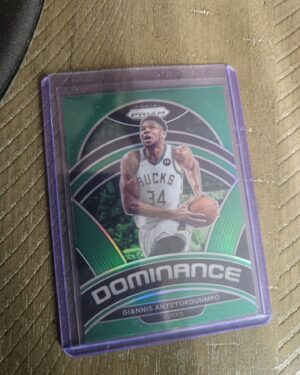 2022-23 Panini Prizm Giannis Antetokounmpo Green Prizm Dominance #21 Bucks