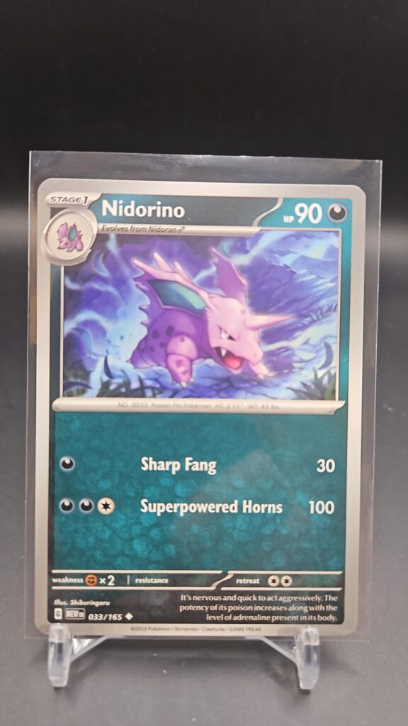 Front face of Nidorino 033/165 Uncommon card from the English Pokémon Scarlet & Violet 151 base set