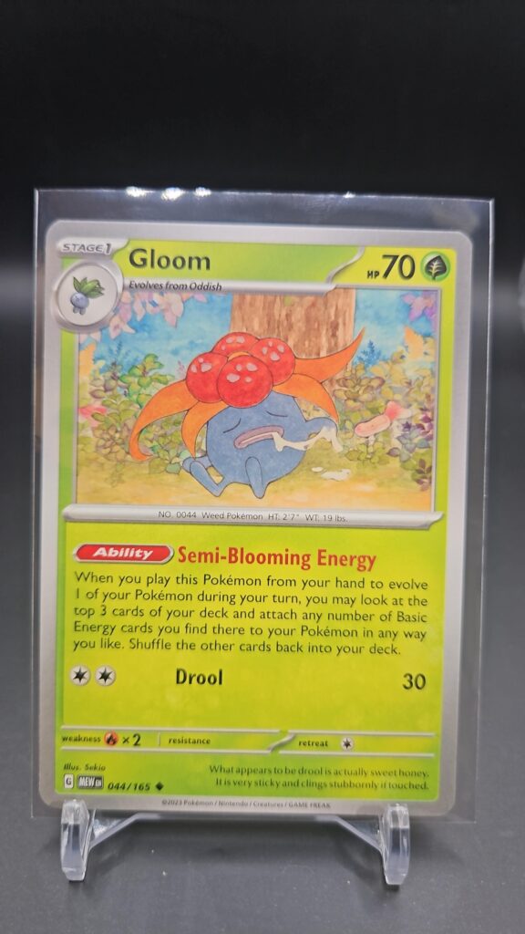 Front face of Gloom 044/165 Common card from the English Pokémon Scarlet & Violet 151 base set