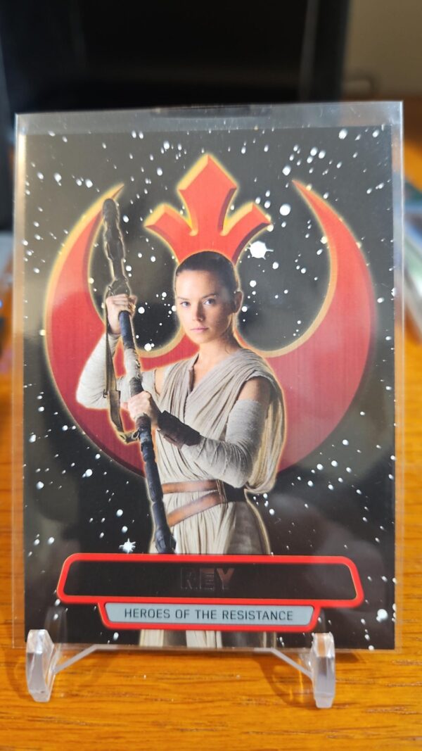 2016 Topps Star Wars: The Force Awakens Series 2 Heroes of the Resistance #4 Rey