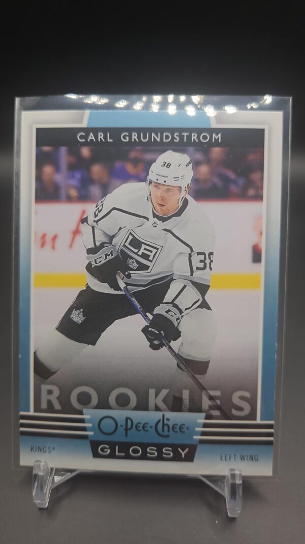 2019-20 19/20 O-Pee-Chee Glossy BLUE ROOKIE R-6 Carl Grundstrom LA Kings