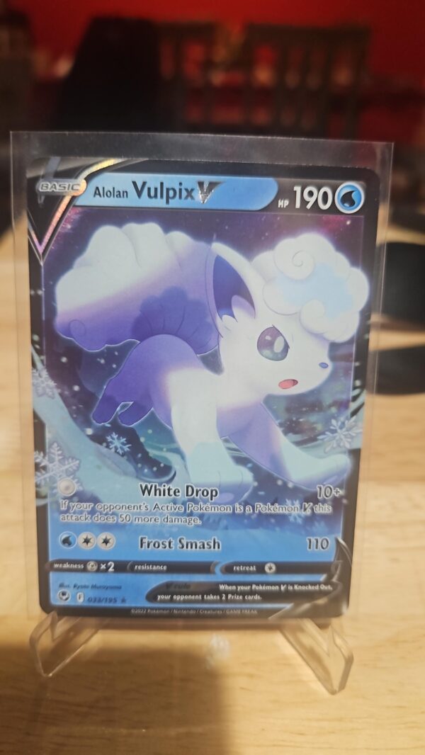 Alolan Vulpix V Silver Tempest 033/195 Holo Ultra Rare Pokemon TCG