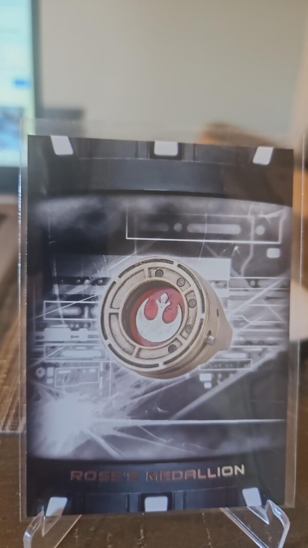 2018 Topps Star Wars The Last Jedi Series 2 Items & Artifacts roses medallion #ia-5