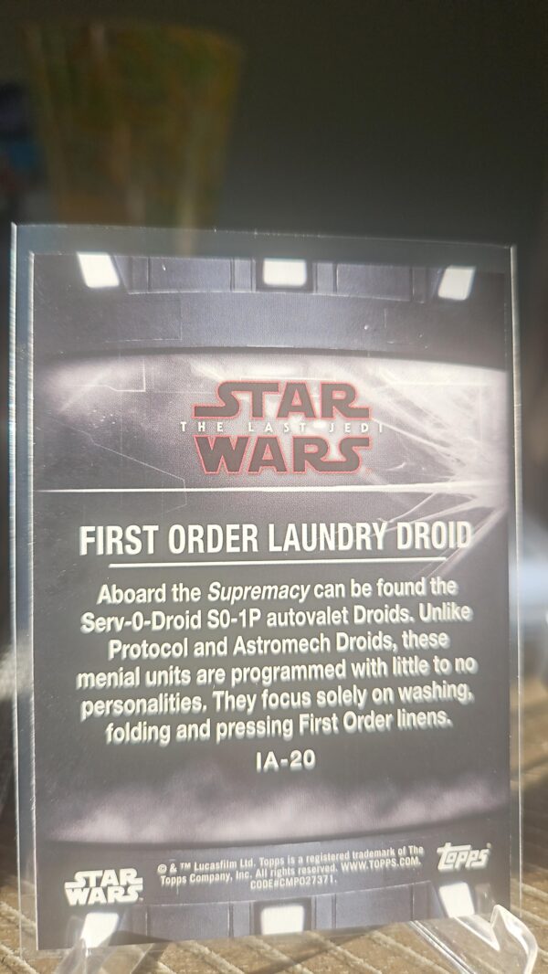 Topps Star Wars The Last Jedi series 2 first order laundry droid #ia-20 - Image 2