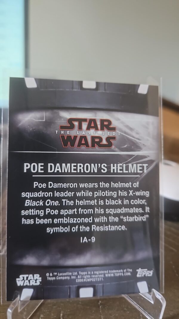 2018 Topps Star Wars The Last Jedi Series 2 Items & Artifacts poe Dameron's helmet #IA-9 - Image 2