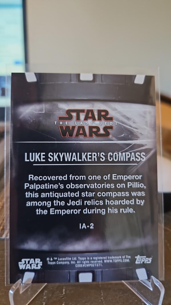 2018 Topps Star Wars The Last Jedi Series 2 Items & Artifacts Luke skywalkers compass #ia-2 - Image 2