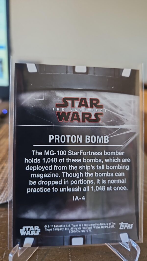2018 Topps Star Wars The Last Jedi Series 2 Items & Artifacts Proton Bomb #ia-4 - Image 2